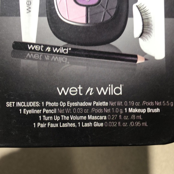 New Fergie Wet n Wild Eye Make Up Kit - Picture 2 of 3